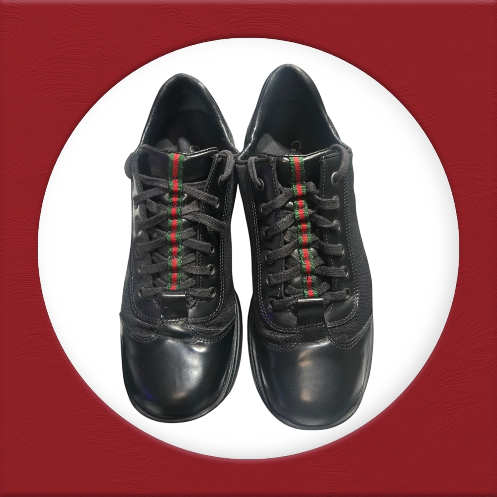 Black and Red Low-Top Sneakers with Classic Design